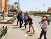 العوضى يشدد على ضرورة رفع كافة تراكمات القمامة الموجودة بمدينة الحسينية علي مدار اليوم الكامل للحفاظ على الشكل الجمالي للمدينة